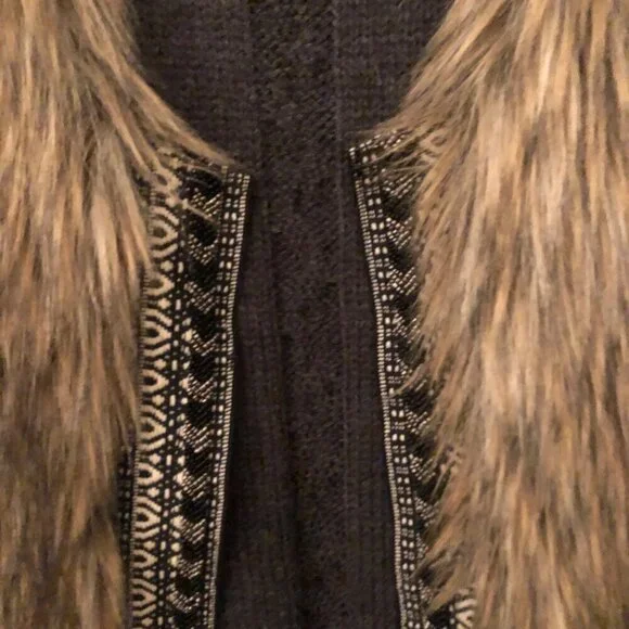 Women's MISS ME Faux Fur Beaded Vest Size Small - Picture 2 of 12